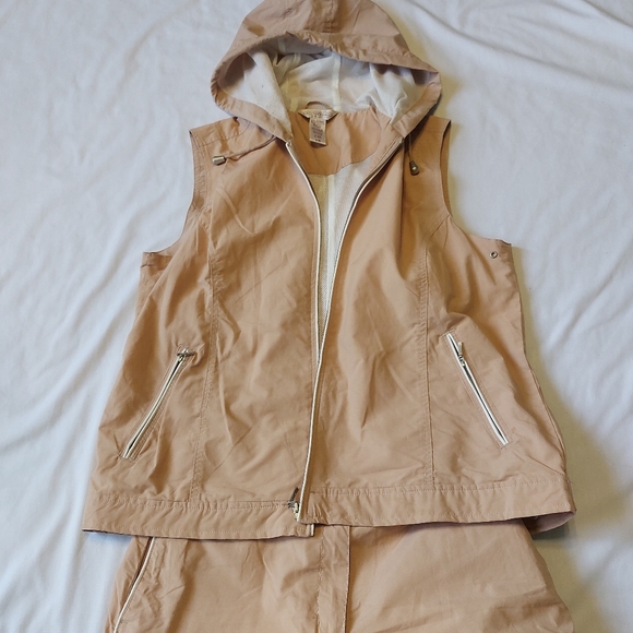 Northern Reflections Tan Vestest (L) & Pants (m) - Picture 14 of 14